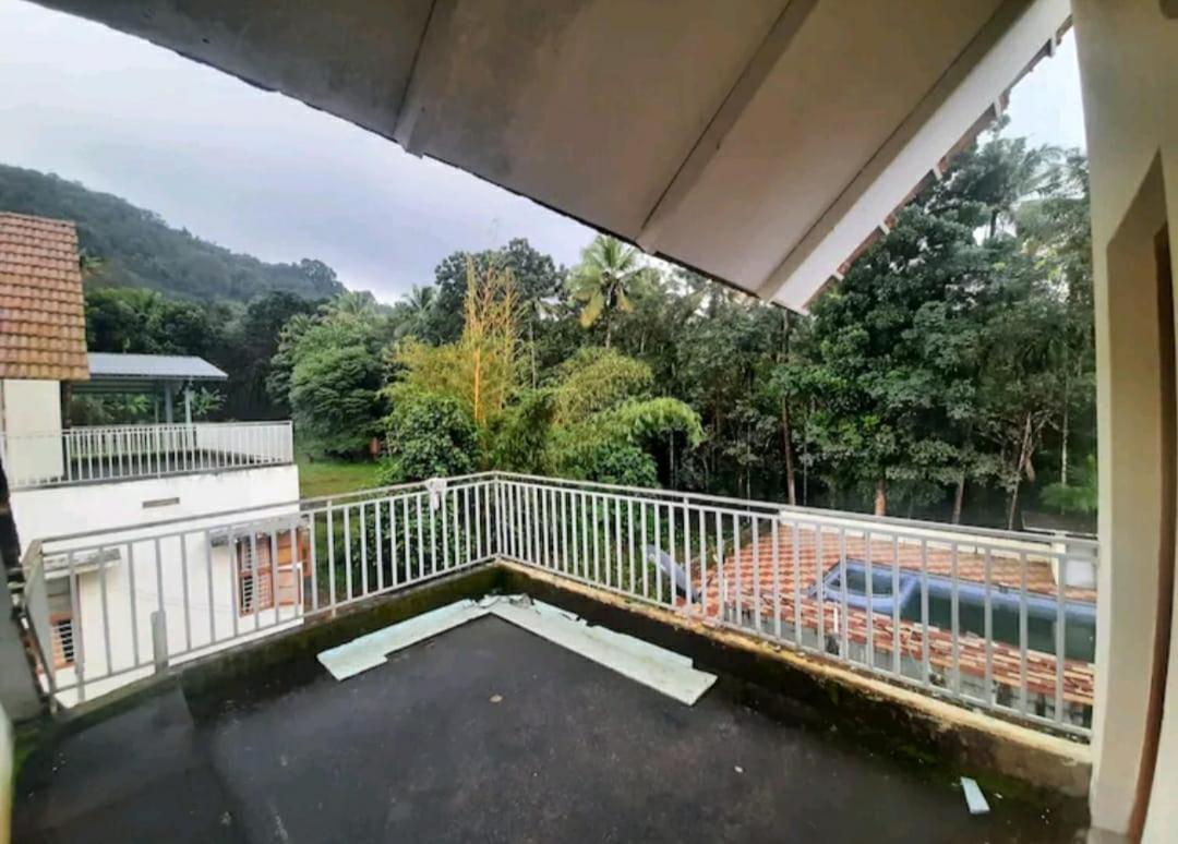 Nest Resorts Athirappilly Buitenkant foto