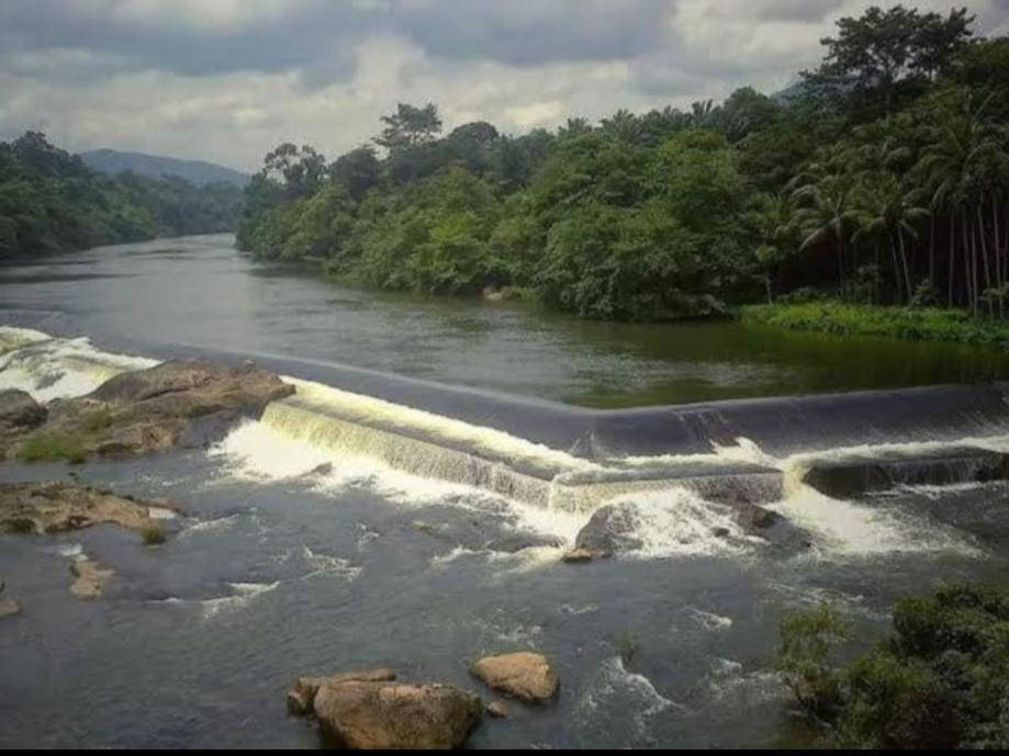 Nest Resorts Athirappilly Buitenkant foto
